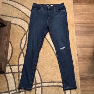 NWOT Levi skinny Classic Blue Women's Jeans